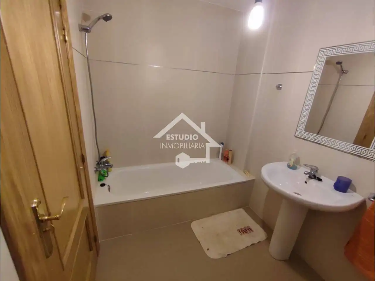 Bathroom of Detached homes for sale in Canillas de Río Tuerto  with Heating, Parquet flooring and Terrace