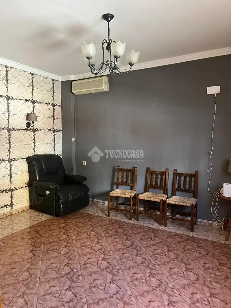 Sala d'estar de Casa adosada en venda en Pinos Puente