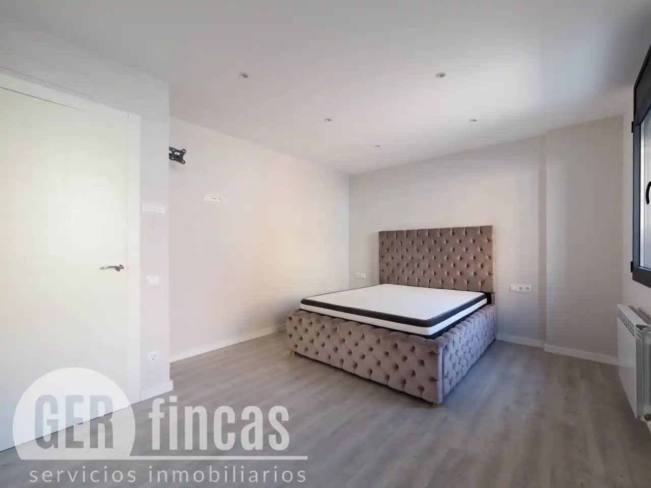 Flat for rent in Calle Josep Llimona, Poble Nou