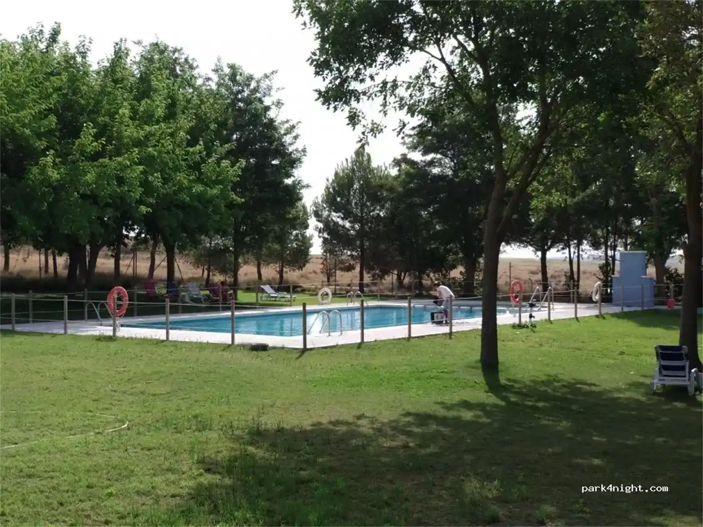 Piscina de Casa adosada en venda en Valfarta