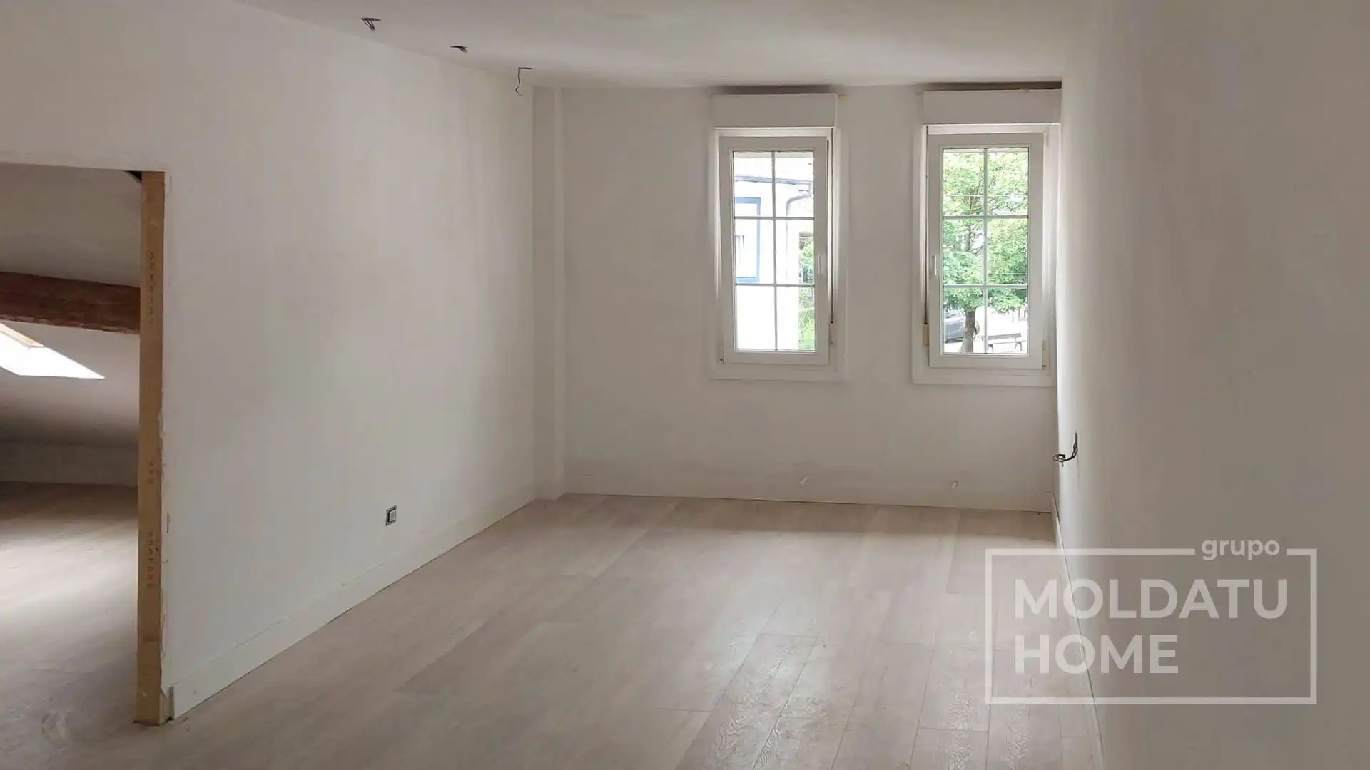 Wohnzimmer von Einfamilien-Reihenhaus zum Verkauf in Bilbao  mit Klimaanlage, Heizung und Privatgarten
