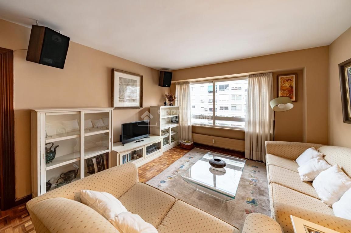 Living room of Flat for sale in  Madrid Capital  with Air Conditioner and Heating