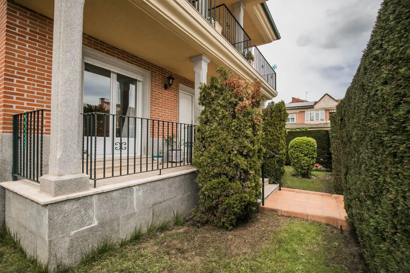 Vista exterior de Casa o xalet en venda en Ávila amb Calefacció, Jardí privat i Terrassa