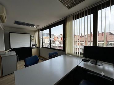Büro mit Aufzug zur Miete in Calabria 173