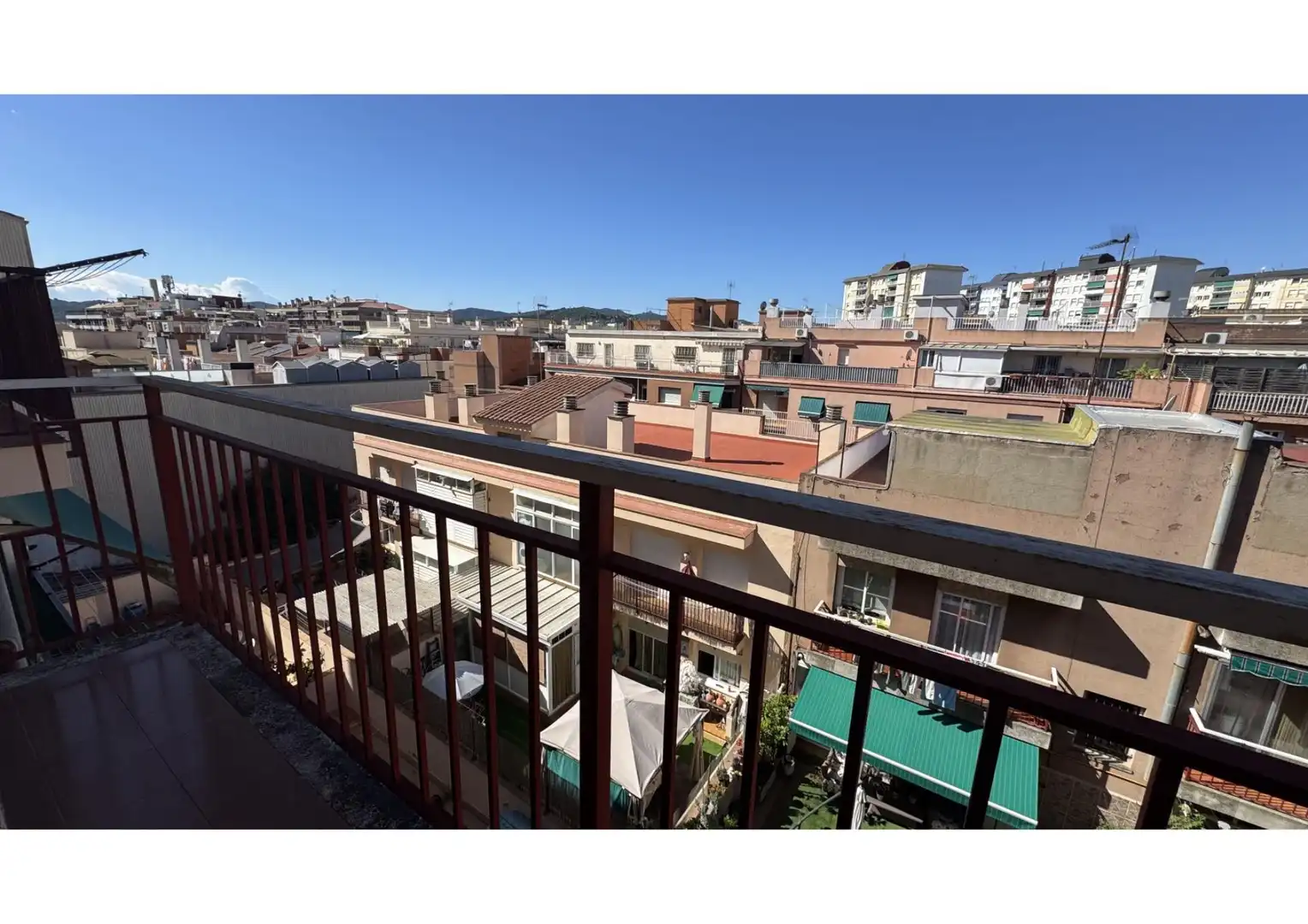 Vista exterior de Dúplex en venda en Cerdanyola del Vallès amb Calefacció, Traster i Balcó