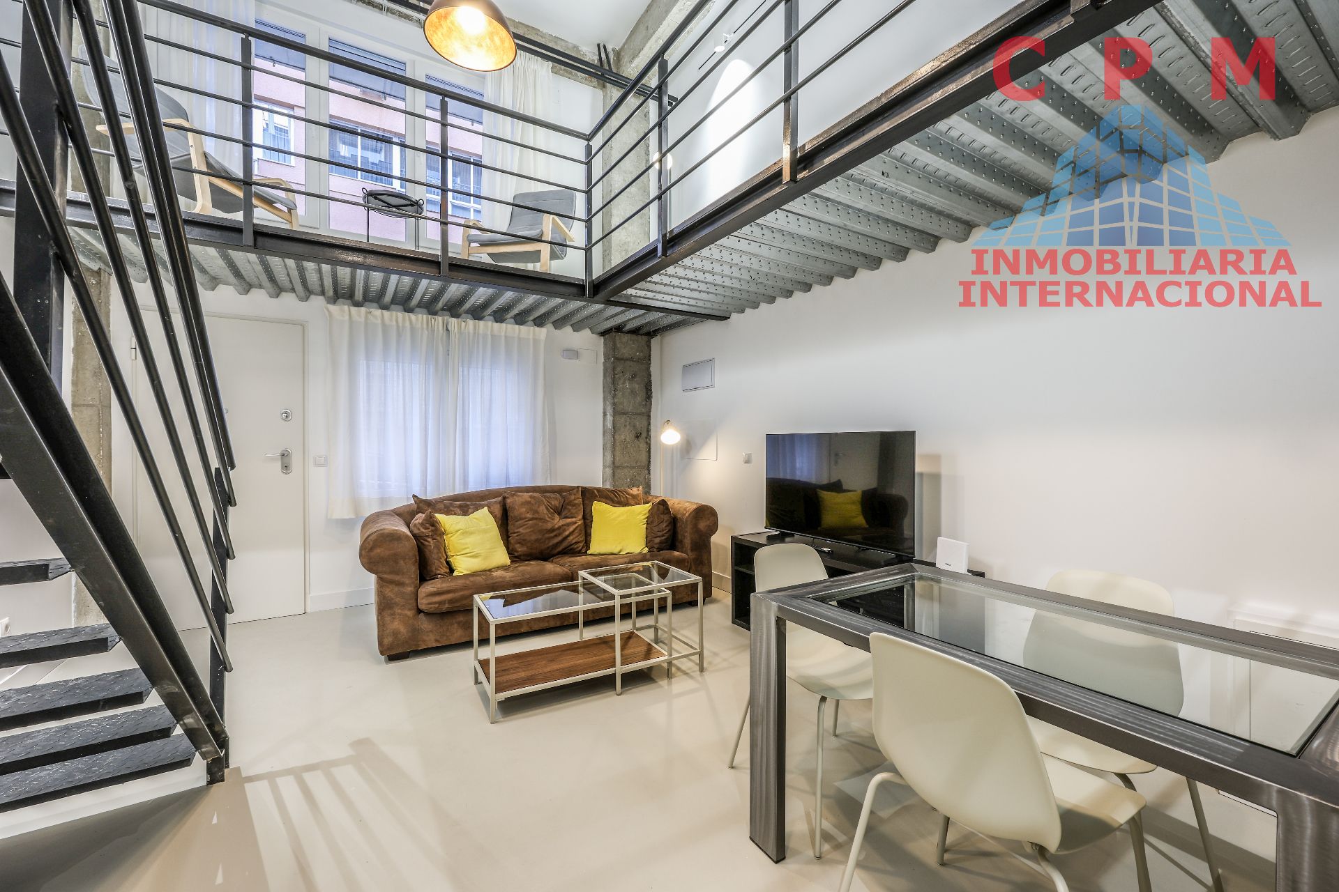 Sala d'estar de Dúplex de lloguer en  Madrid Capital amb Aire condicionat, Calefacció i Parquet