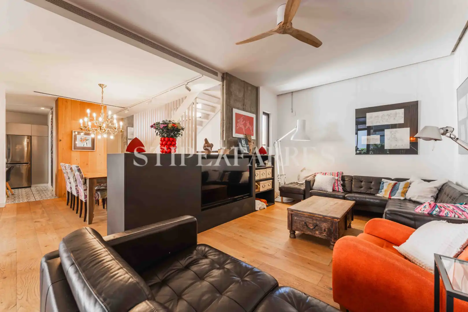 Sala de estar de Casa adosada en venta en Barcelona con Aire acondicionado, Calefacción y Jardín privado