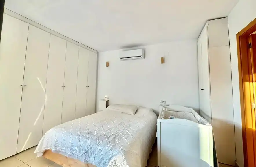 Habitación de Casa o chalet en venta en Almiserà con Aire acondicionado, Calefacción y Jardín privado
