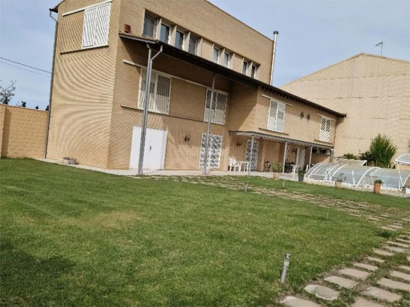 Casa amb piscina en venda a Carrer del Riu 23, imagen 4