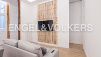 Sala d'estar de Apartament en venda en  Madrid Capital amb Aire condicionat, Calefacció i Moblat