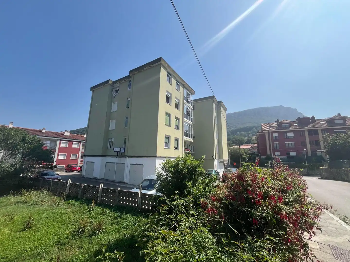 Vista exterior de Pis en venda en Ramales de la Victoria amb Terrassa i Moblat