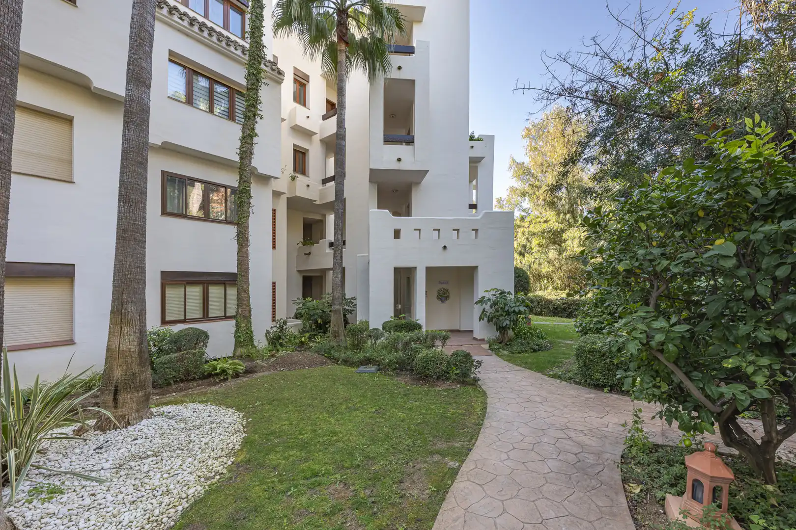 Vista exterior de Planta baja en venta en Estepona con Aire acondicionado, Terraza y Piscina