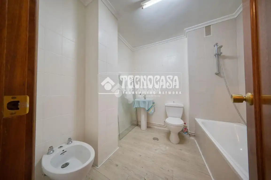 Bany de Pis en venda en Valladolid amb Calefacció