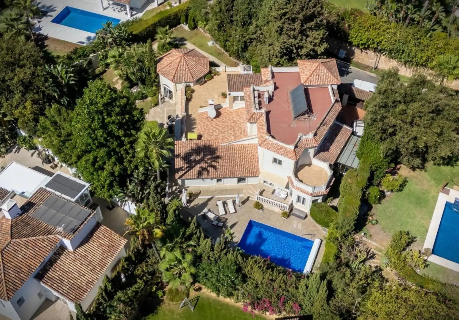 Vista exterior de Casa o chalet en venta en Marbella con Aire acondicionado, Calefacción y Jardín privado