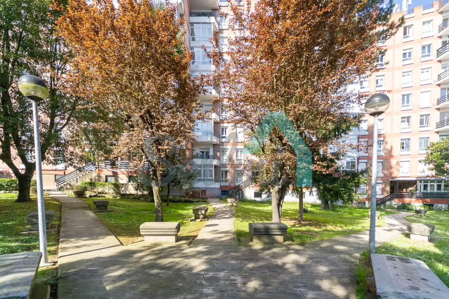 Vista exterior de Piso en venta en Oviedo  con Calefacción, Parquet y Terraza