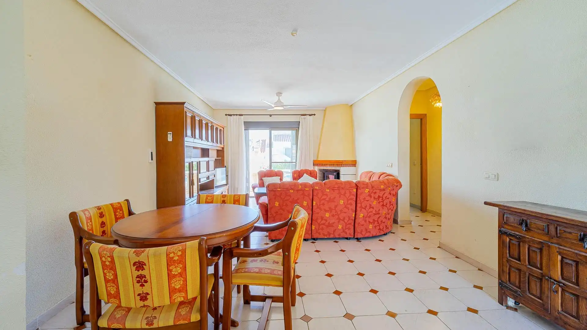 Comedor de Casa adosada en venta en Torrevieja con Jardín privado, Trastero y Piscina