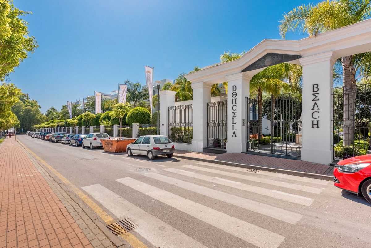 Exterior view of Flat for sale in Estepona  with Air Conditioner, Terrace and Storage room