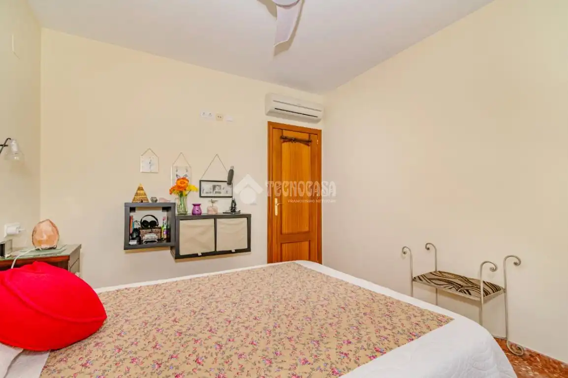 Habitación de Piso en venta en Lucena con Aire acondicionado y Amueblado