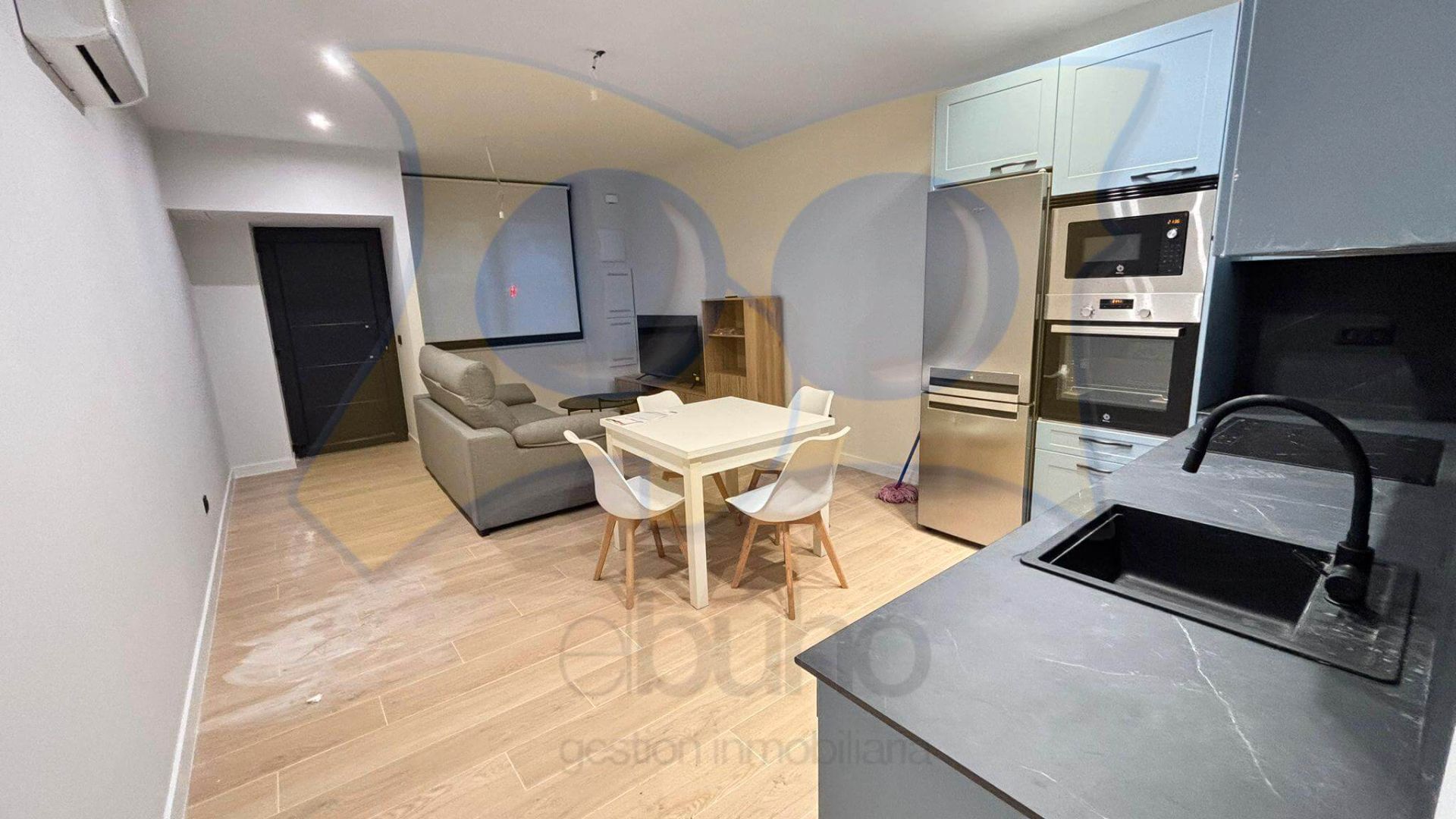 Piso de alquiler en Paseo de Canalejas, San Esteban - San Cristóbal, Centro