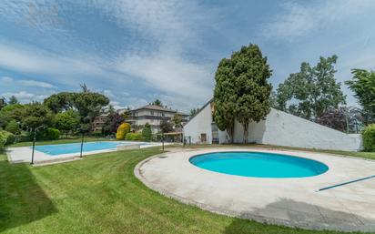 Swimming pool of Flat for sale in Galapagar