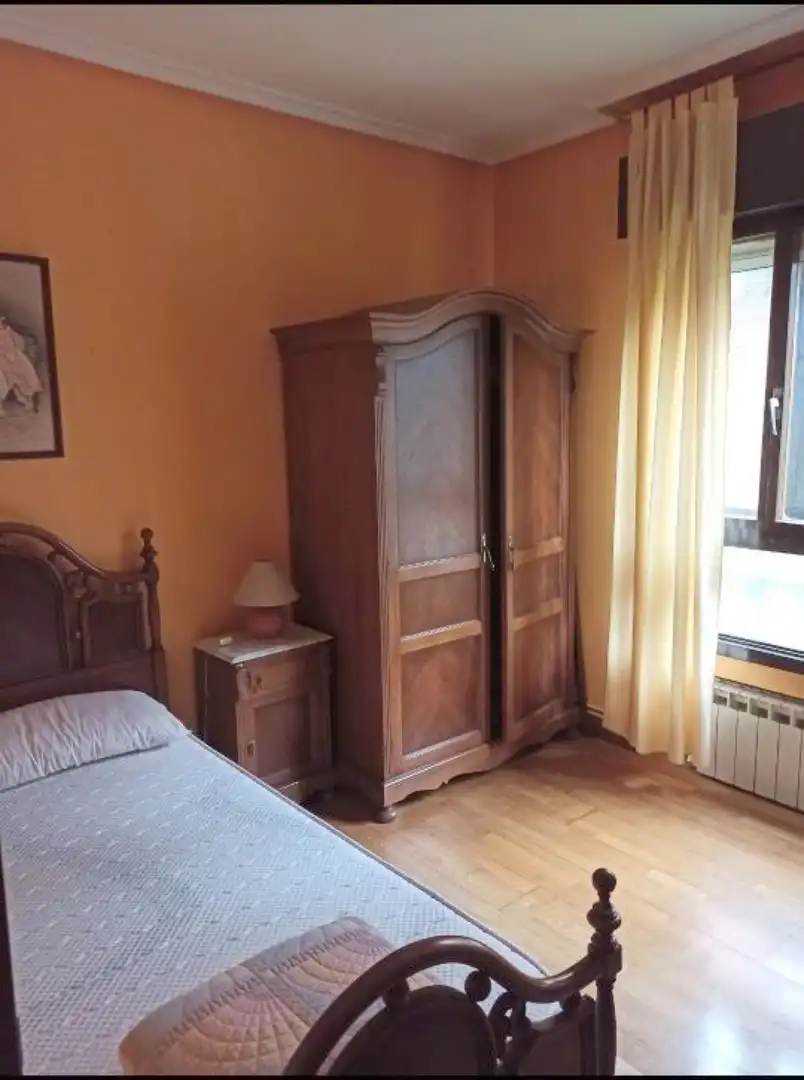 Dormitori de Pis en venda en Oviedo 