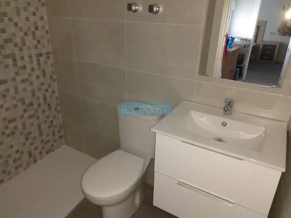 Baño de Estudio de alquiler en  Logroño con Aire acondicionado, Calefacción y Parquet