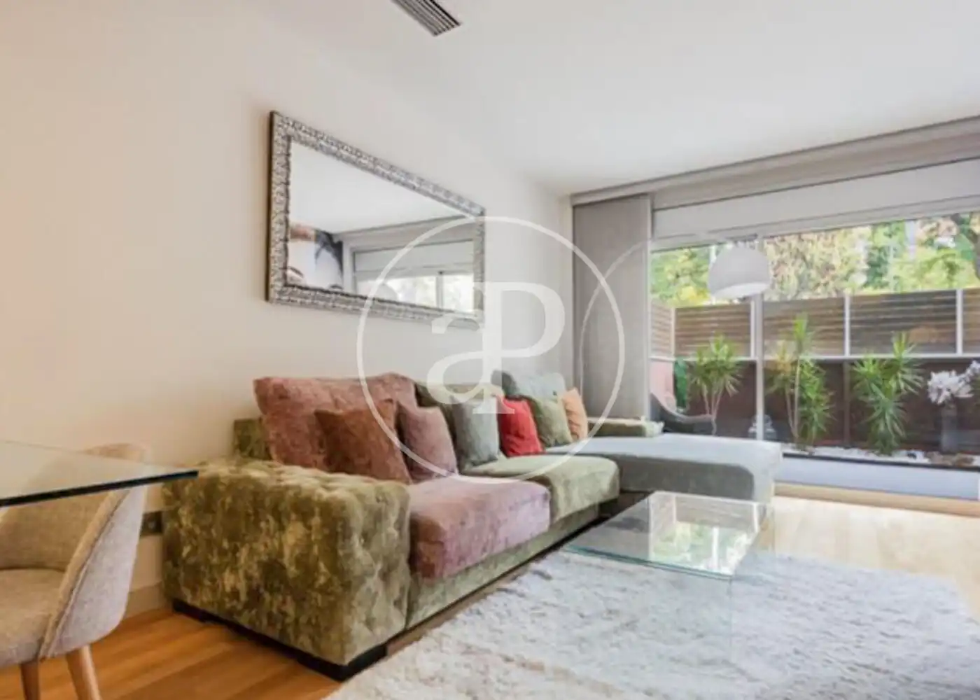 Wohnzimmer von Wohnung zum Verkauf in Barcelona mit Klimaanlage, Heizung und Privatgarten