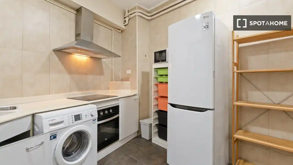 Cocina de Piso para compartir en Barcelona con Aire acondicionado, Calefacción y Terraza