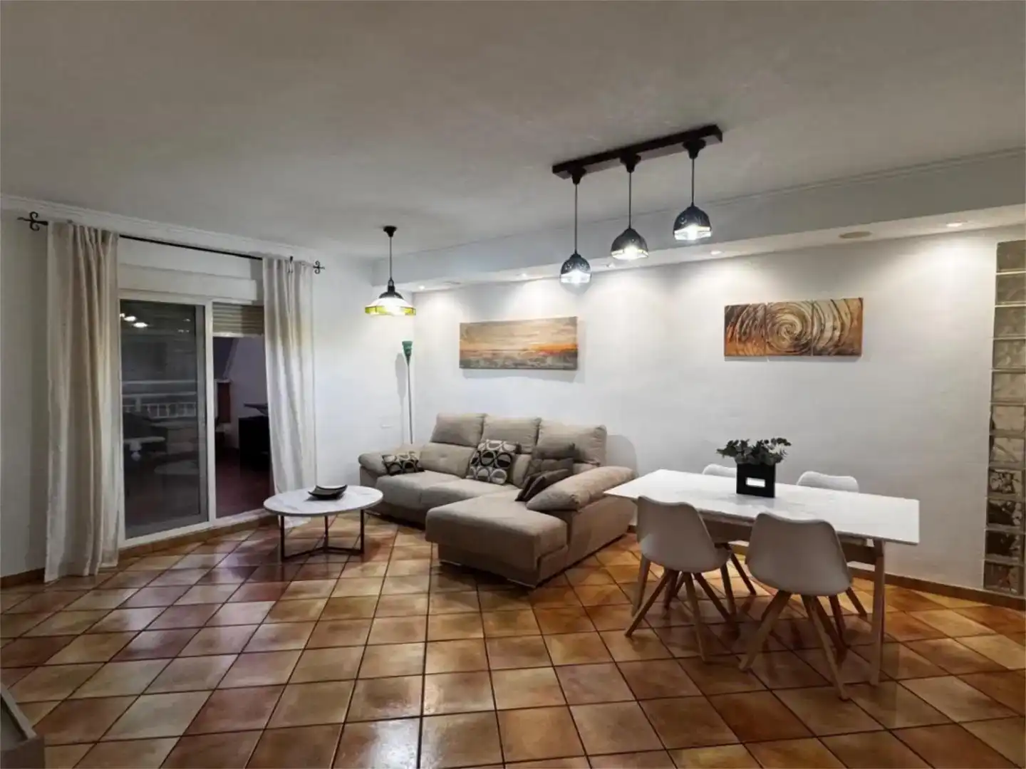 Sala d'estar de Àtic de lloguer en Dénia amb Aire condicionat, Traster i Moblat