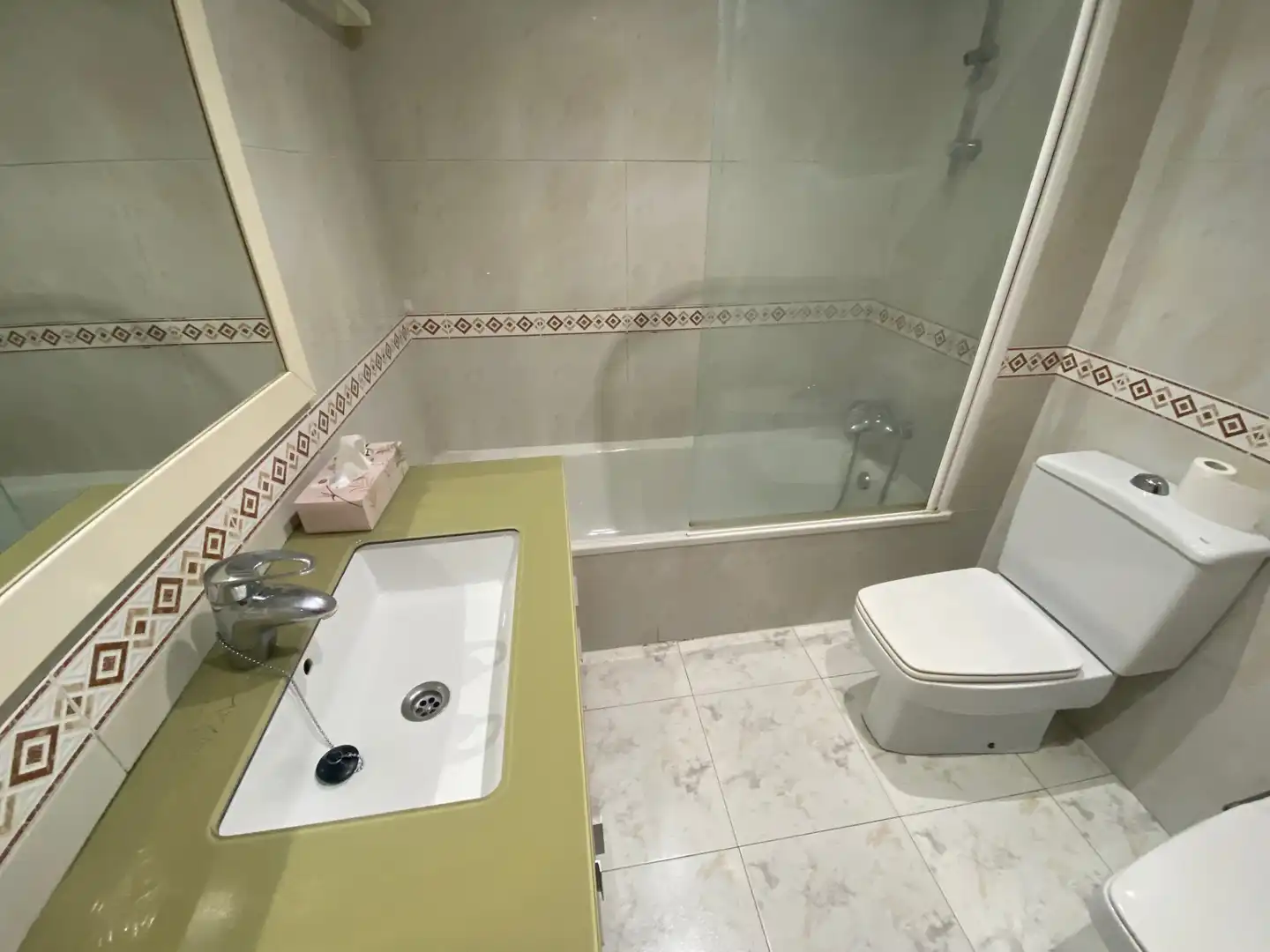 Baño de Piso en venta en Castro-Urdiales con Calefacción, Trastero y Piscina
