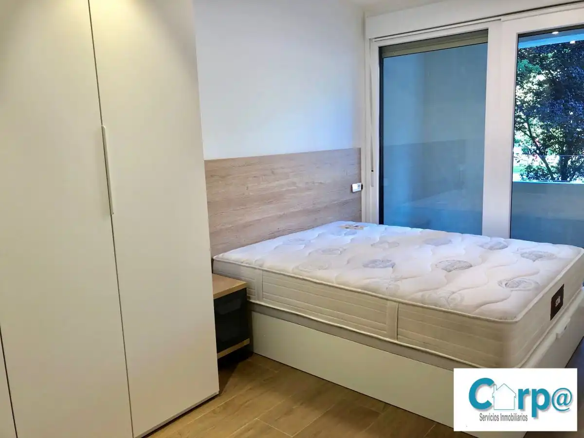 Habitación de Piso de alquiler en  Pamplona / Iruña con Calefacción, Terraza y Amueblado