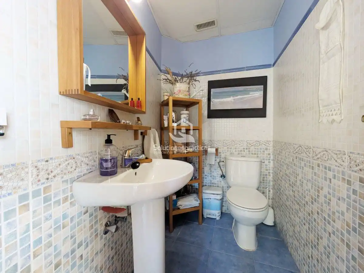 Bany de Casa o xalet en venda en Jaén amb Aire condicionat, Terrassa i Traster