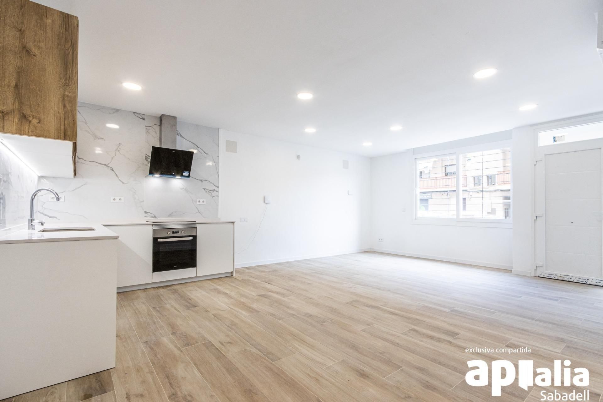 Flat for sale in Sabadell  with Air Conditioner and Heating