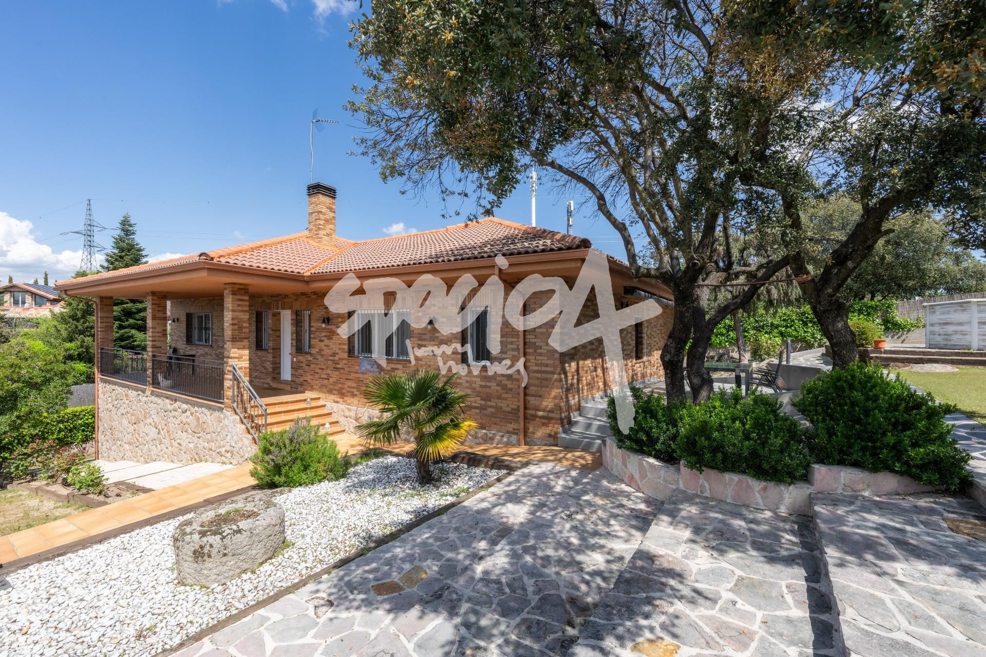 Vista exterior de Casa o xalet en venda en Colmenarejo amb Calefacció, Jardí privat i Terrassa