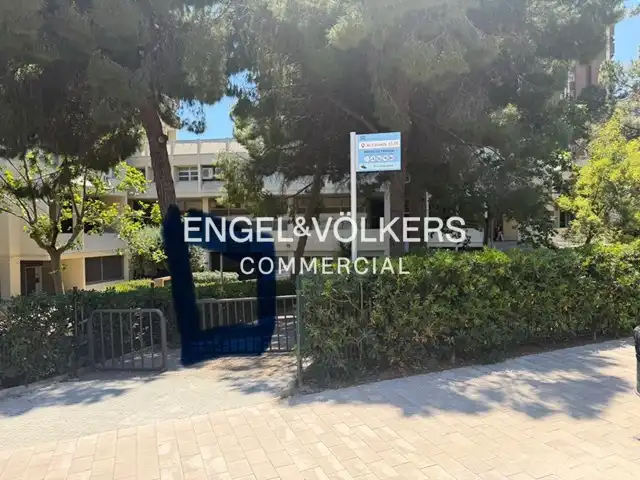 Außenansicht von Büro zum Verkauf in Esplugues de Llobregat