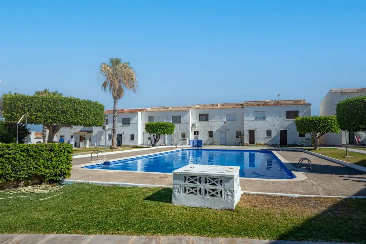 Piscina de Casa adosada en venda en Orihuela amb Calefacció, Jardí privat i Piscina