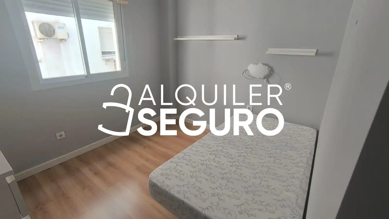Schlafzimmer von Wohnung zur Miete in Dos Hermanas mit Klimaanlage, Terrasse und Schwimmbad