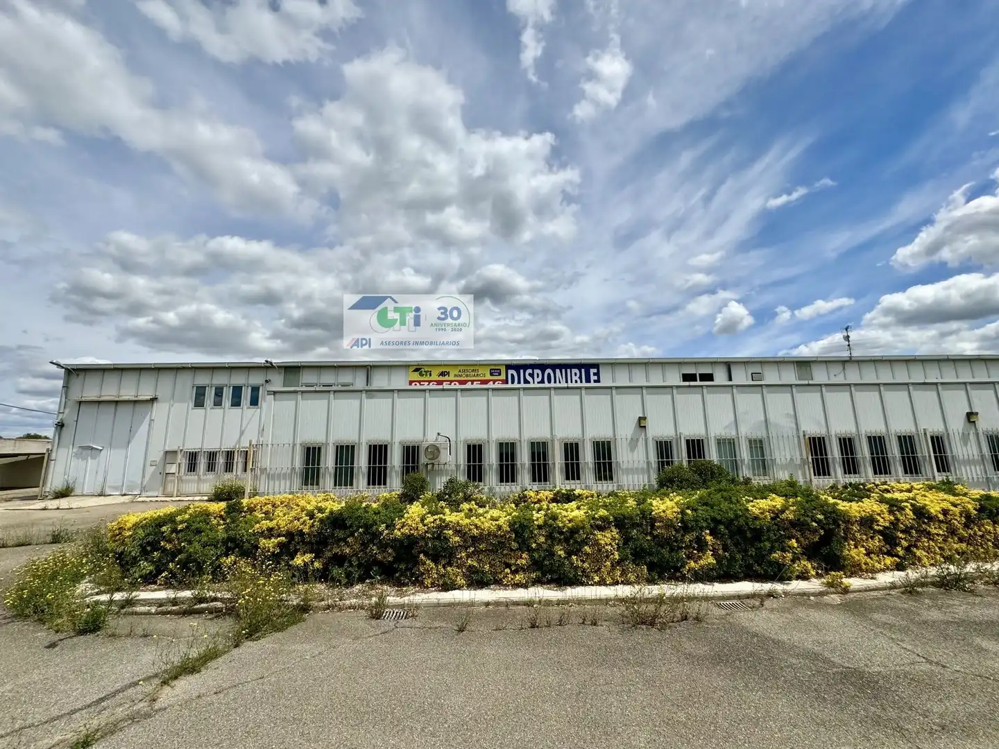 Vista exterior de Nau industrial en venda en Zaragoza
