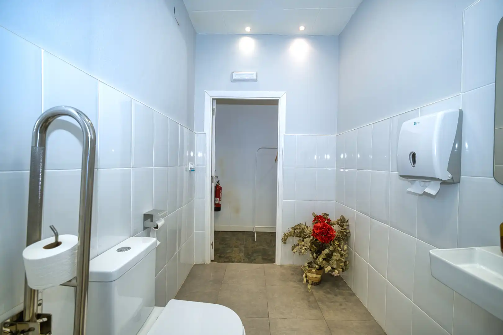 Baño de Local en traspaso en Valencia con Aire acondicionado, Calefacción y Amueblado