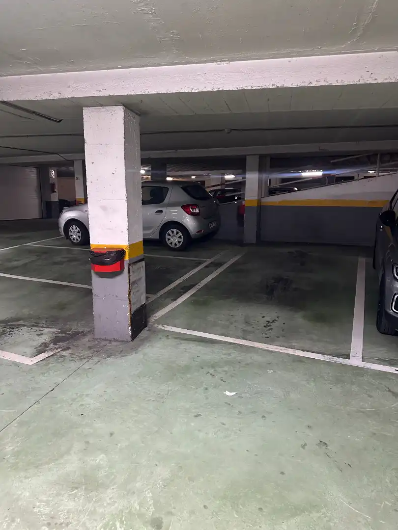 Parking de Dúplex en venta en Avilés con Calefacción, Parquet y Trastero