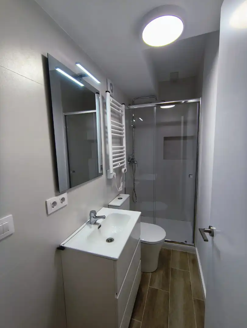Baño de Piso para compartir en Madrid con Calefacción, Terraza y Amueblado