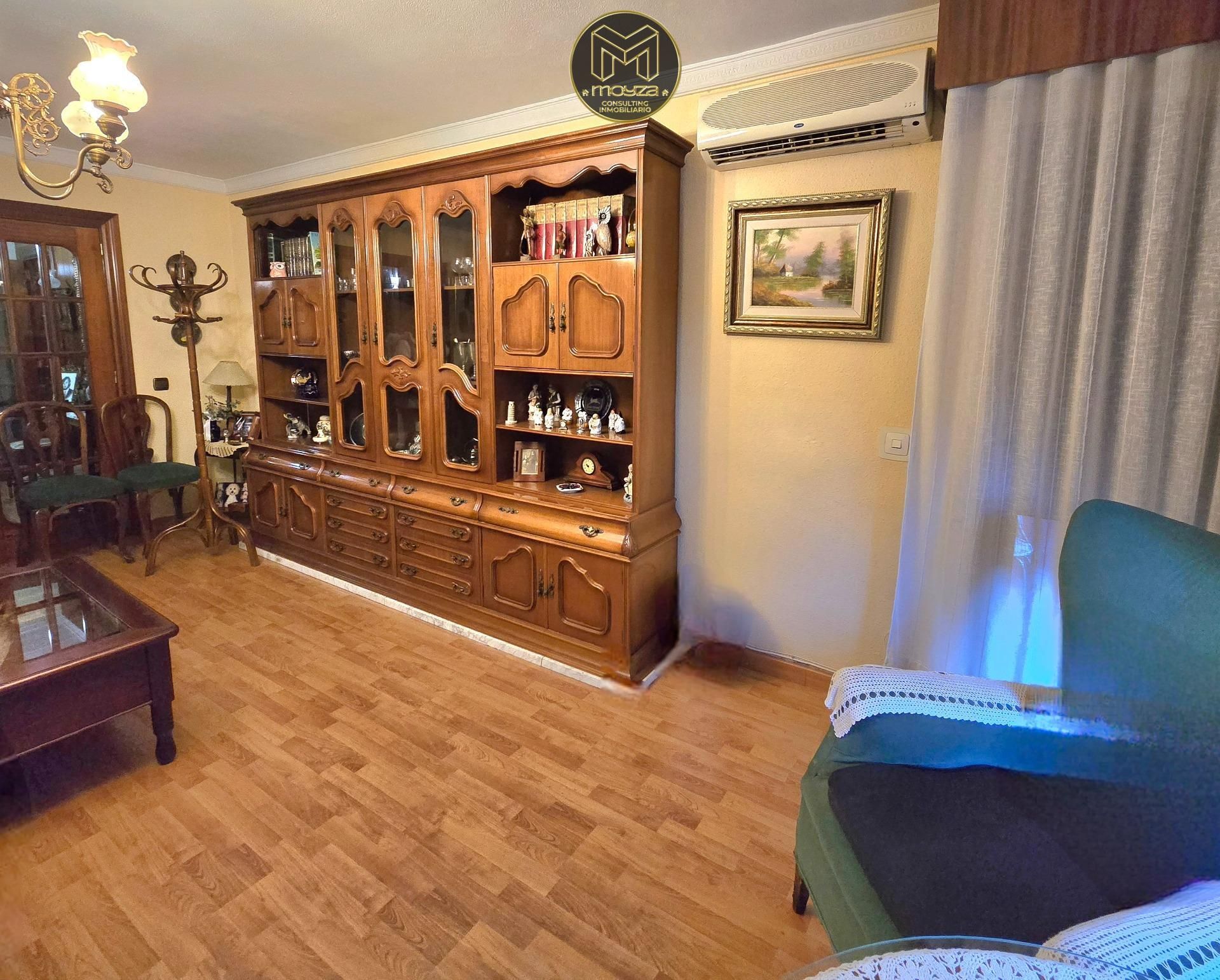 Sala d'estar de Pis en venda en  Jaén Capital amb Aire condicionat i Balcó