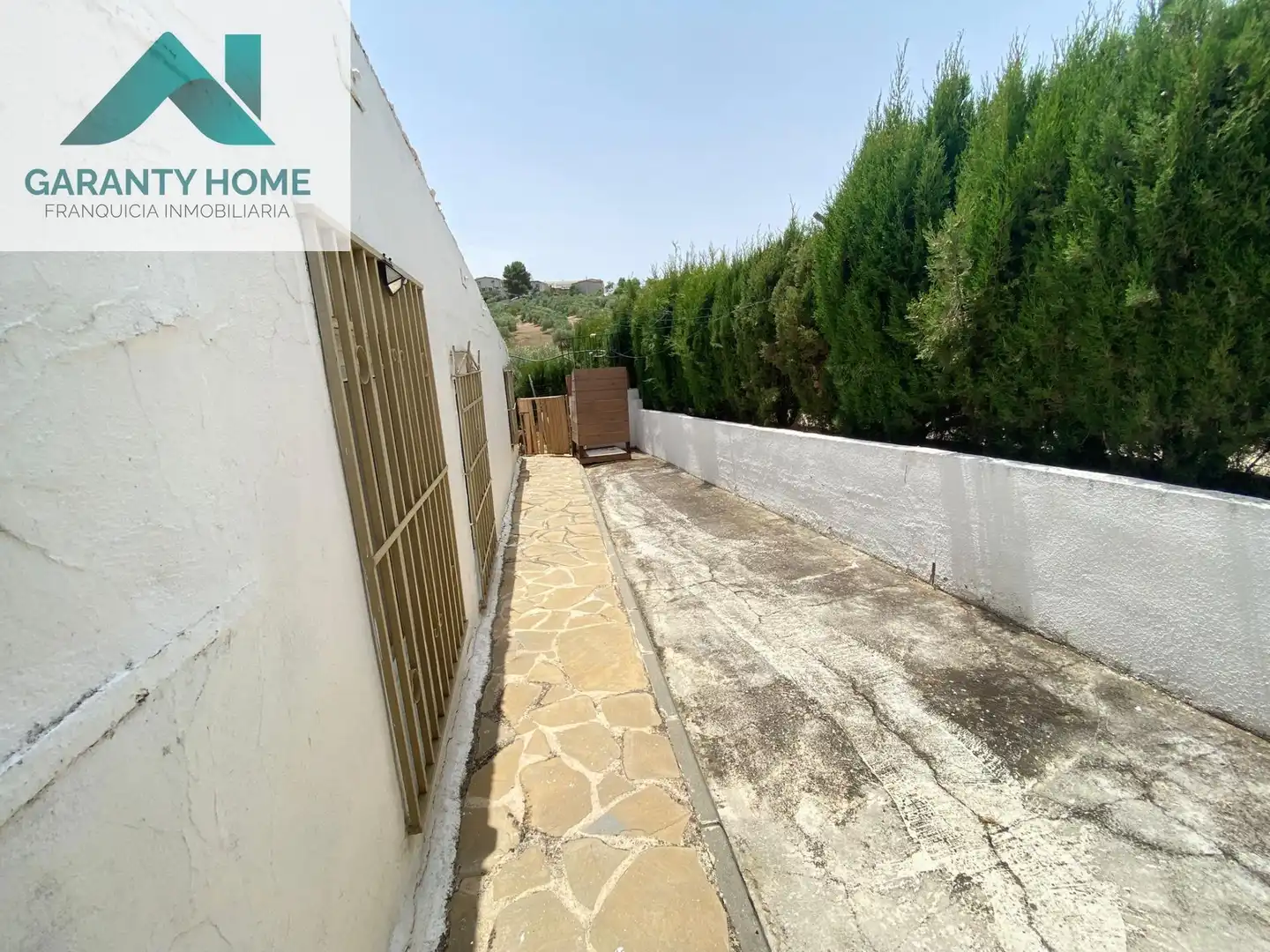 Vista exterior de Casa o xalet en venda en Torredonjimeno amb Aire condicionat, Jardí privat i Terrassa