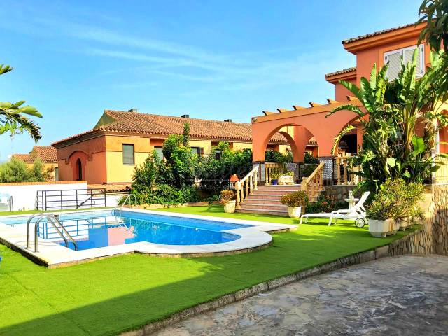 Casa-chalet en Venta en Cedros en Los Pinos