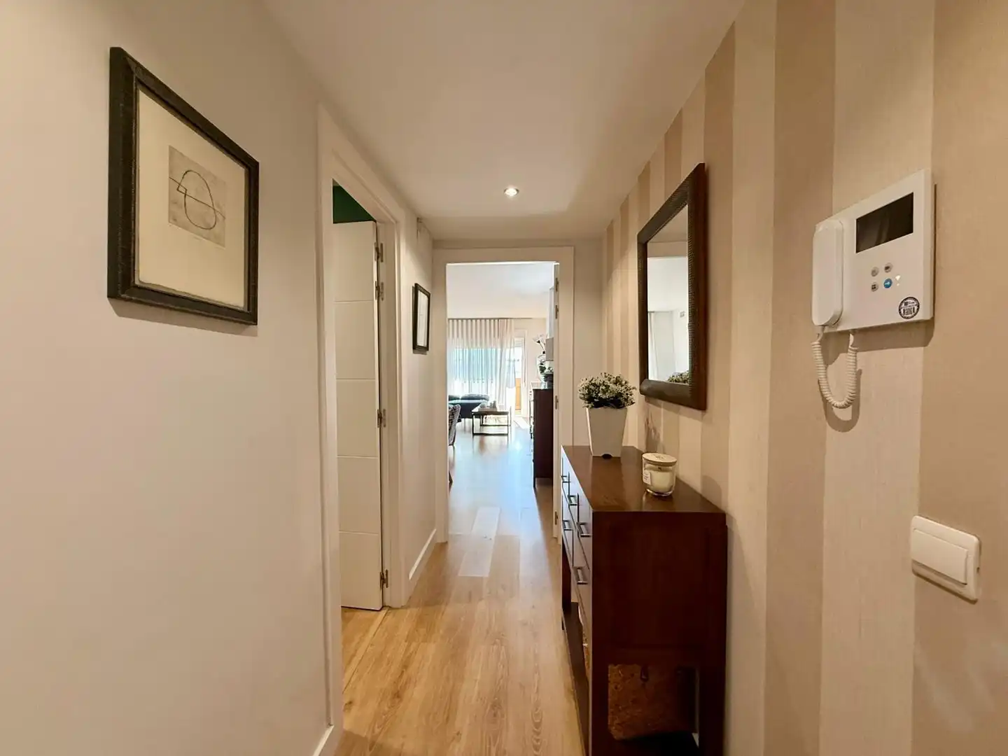 Wohnung zum Verkauf in Roquetas de Mar mit Klimaanlage, Terrasse und Gemeinschaftspool