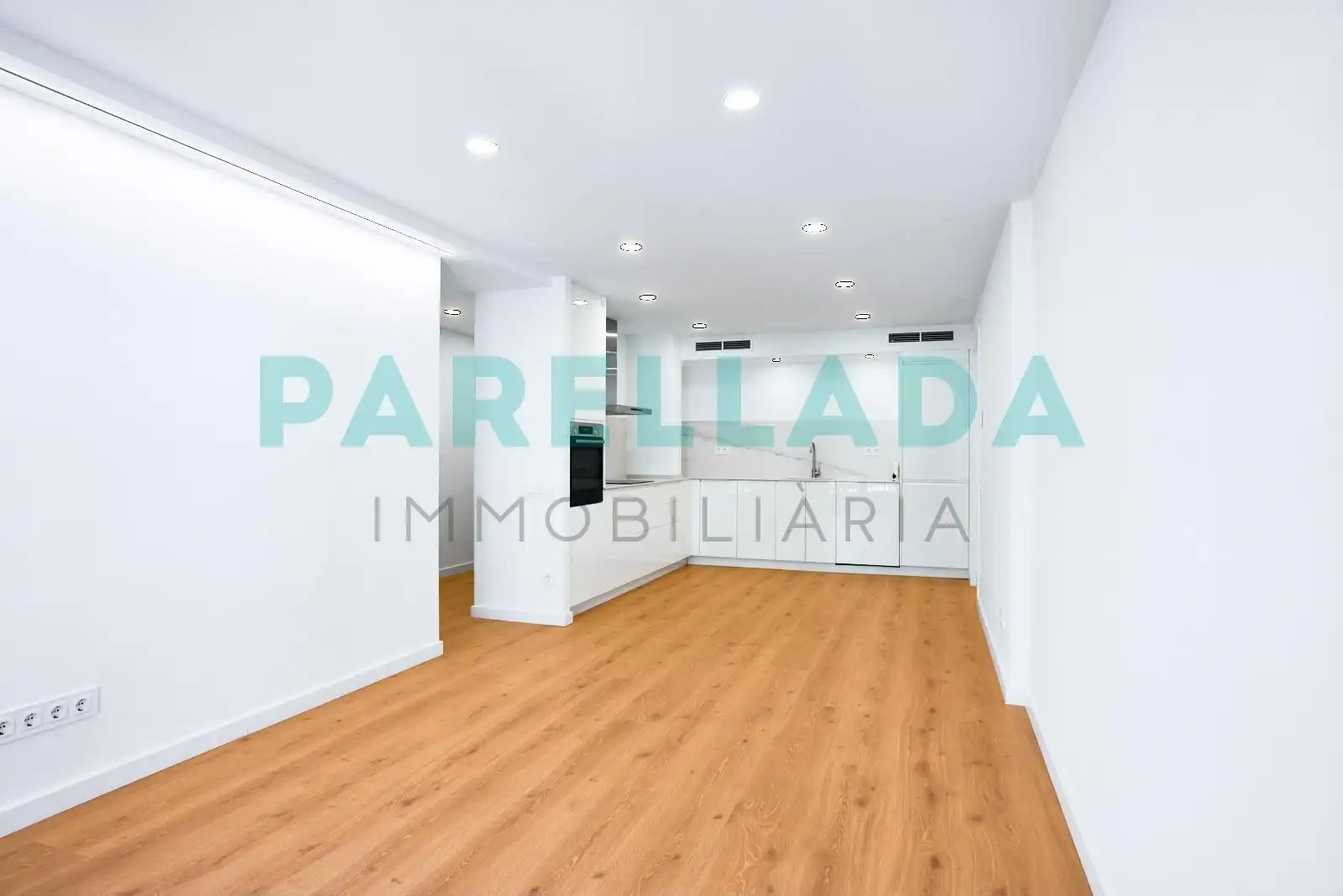 Flat for sale in Badalona  with Air Conditioner, Heating and Parquet flooring