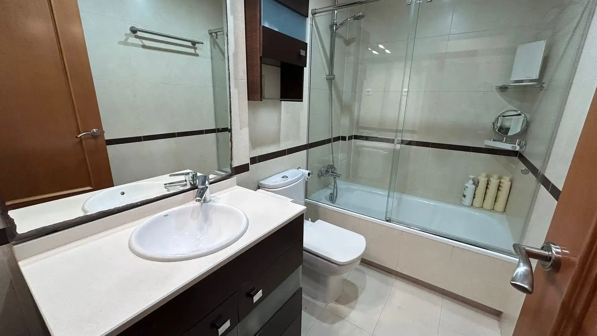 Bathroom of Ground floor for sale in Cornellà de Llobregat  with Storage room