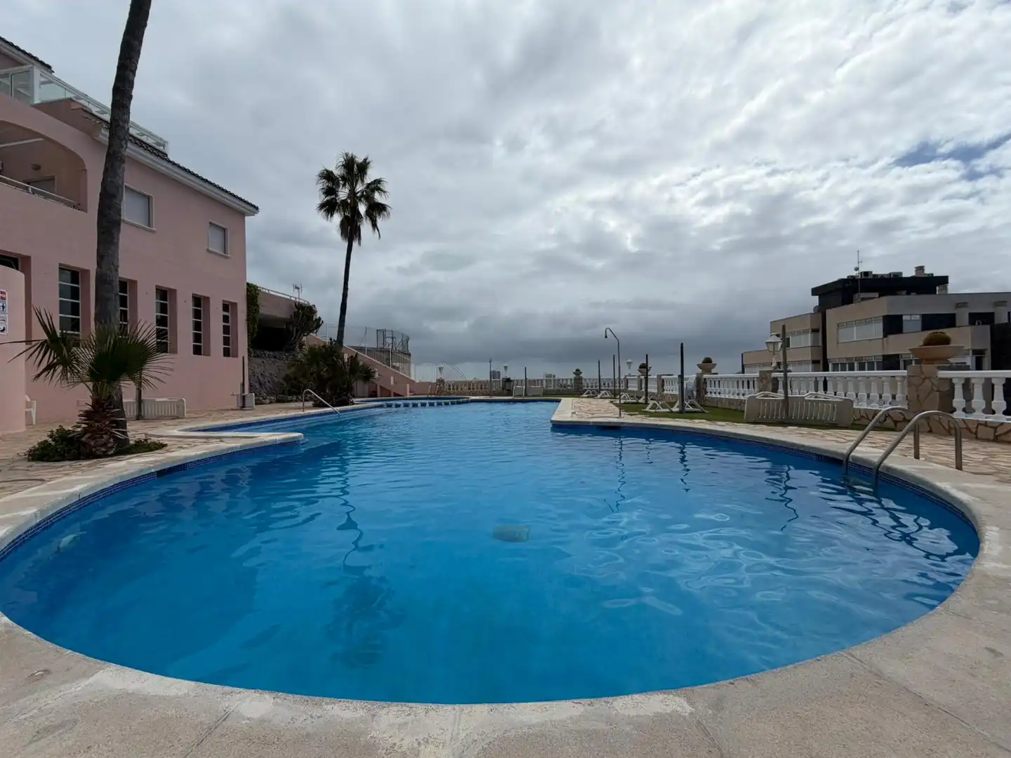 Piscina de Piso en venta en La Manga del Mar Menor con Terraza y Piscina comunitaria