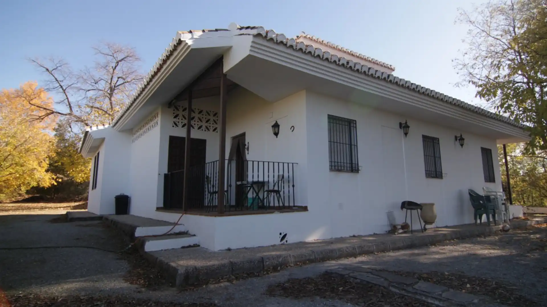 Vista exterior de Casa o chalet en venta en  Granada Capital con Jardín privado, Piscina y Amueblado