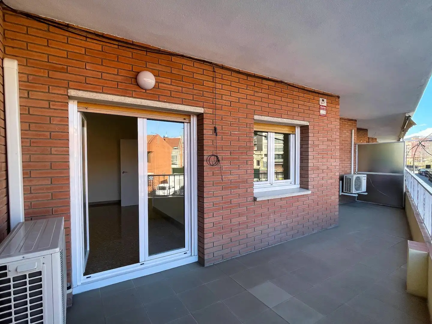 Vista exterior de Pis en venda en Montcada i Reixac amb Aire condicionat, Calefacció i Terrassa